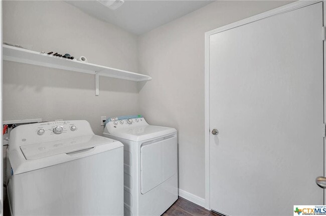 Building Photo - 585 Apache Plum Dr