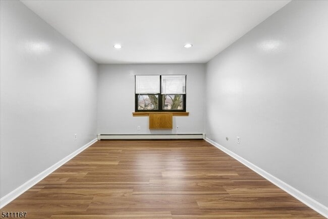 Building Photo - 401 US-22