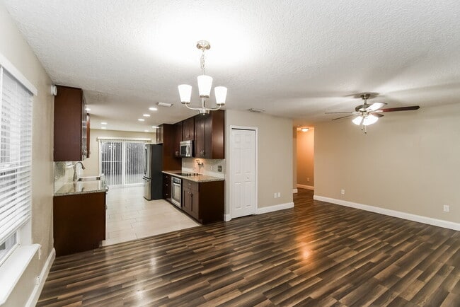 Building Photo - 108 E Manson Rd