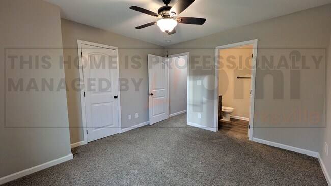 Building Photo - Terrific Two Bedroom Townhome in Great Location!