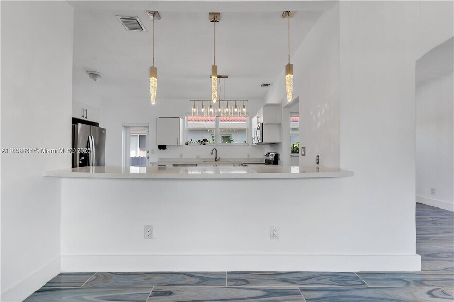 Building Photo - 501 90th St