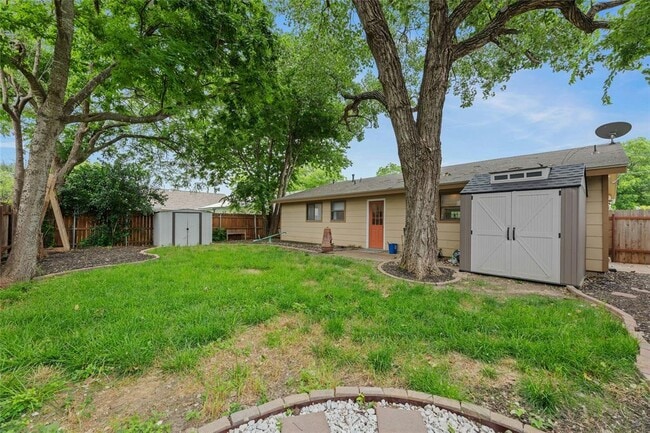 Building Photo - 801 E 3rd St