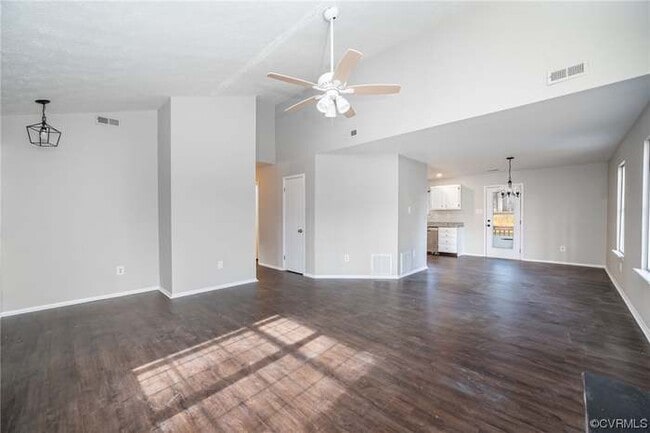 Building Photo - 9008 Stonebrook Dr