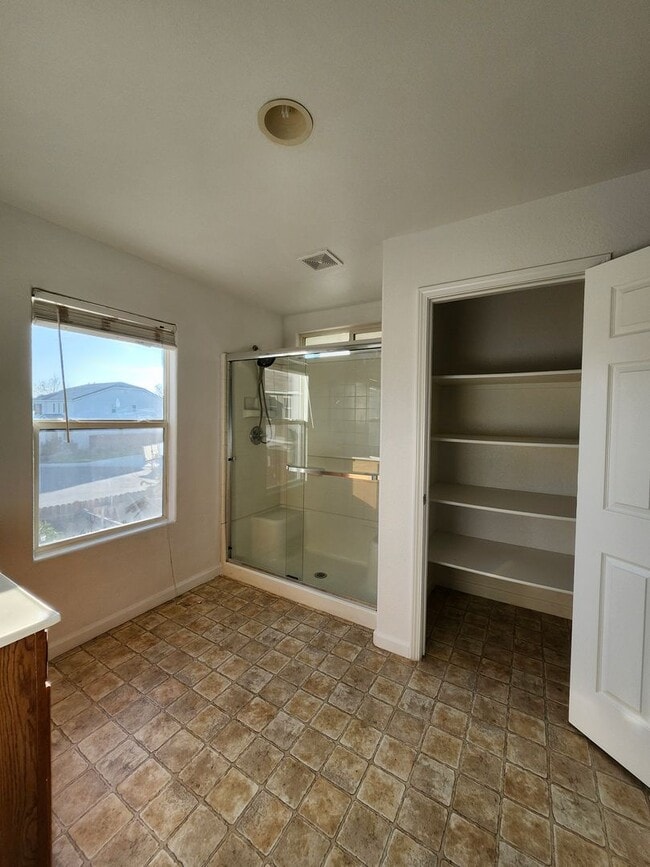 Building Photo - *MOVE IN SPECIAL - 2 WEEKS FREE!!* Beautiful Yuba City Home