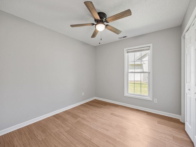 Building Photo - Welcome to Raintree!