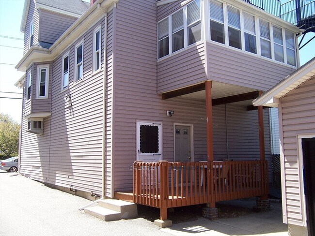 Building Photo - 474 Main St