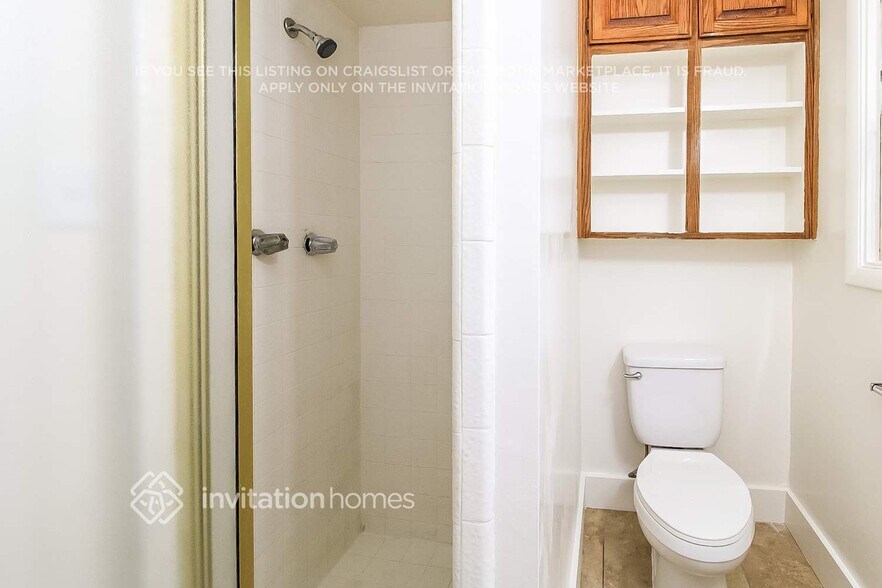 Building Photo - 2223 Juliesse Ave