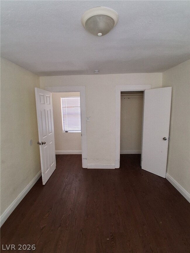 Building Photo - 413 W Van Buren Ave