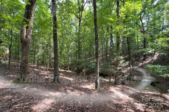 Building Photo - 209 Forsythia Ln