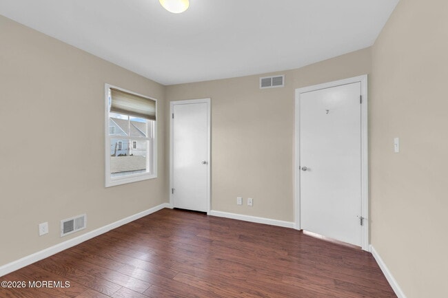 Building Photo - 404 9th Ave