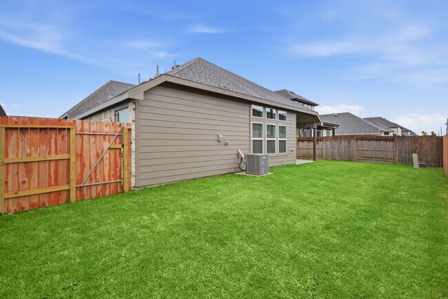 Building Photo - 2106 Villa Flora Ln