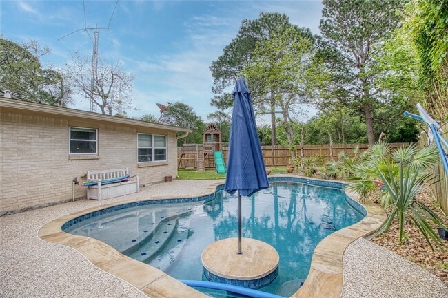 Building Photo - 1405 Delabrook Ct