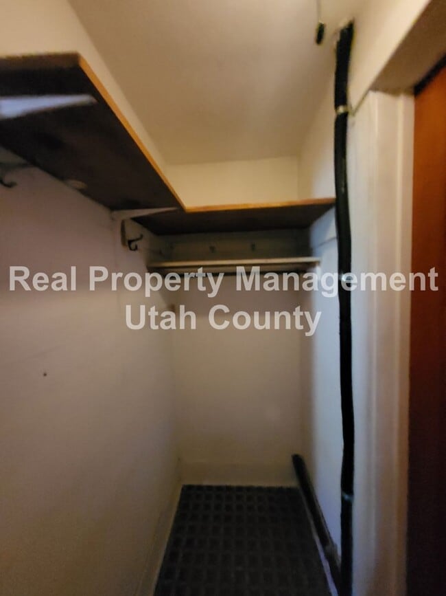 Building Photo - 159 N 400 E