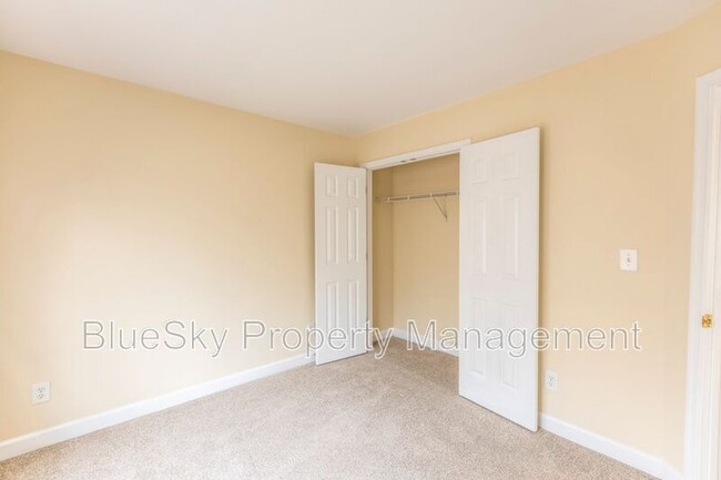 Building Photo - 2304 Ravenswood Ct