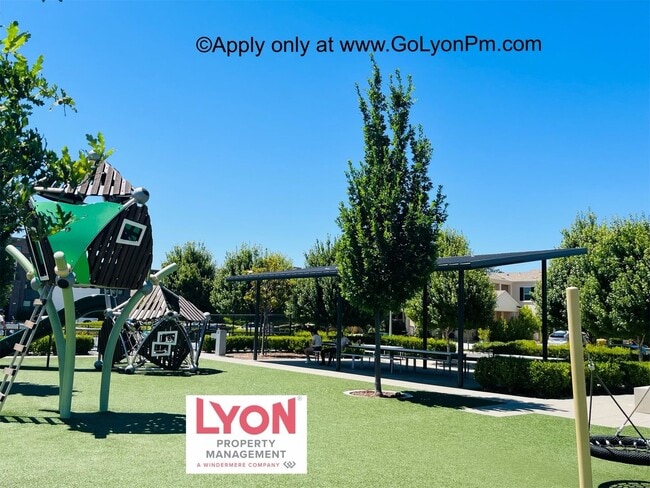 Building Photo - Modern Living in the heart of McKinley Village!