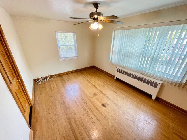 Building Photo - 1117 Mace Ave