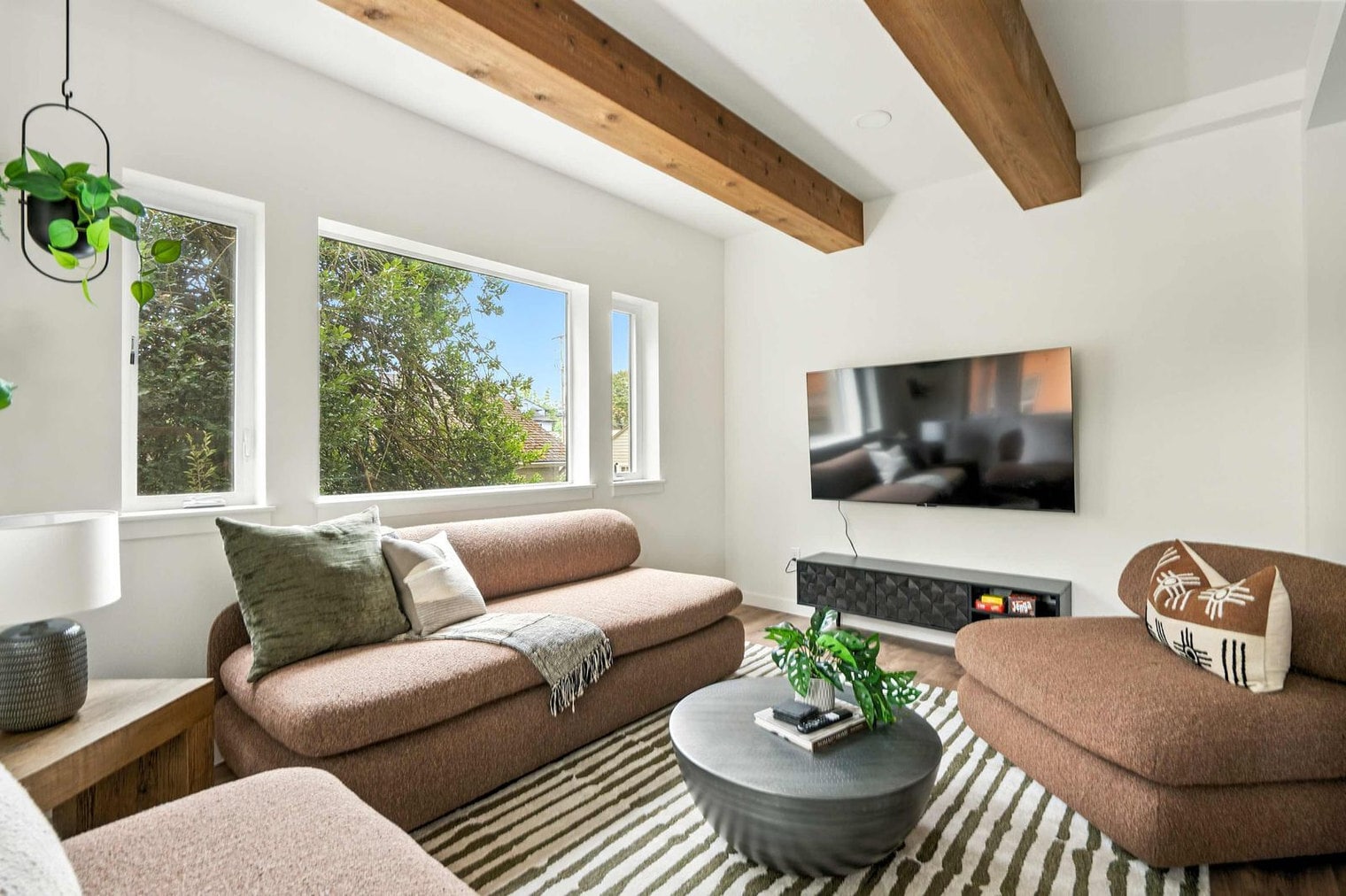 Building Photo - 925 NE 23rd Ave