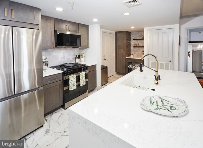 Building Photo - 414 Water St