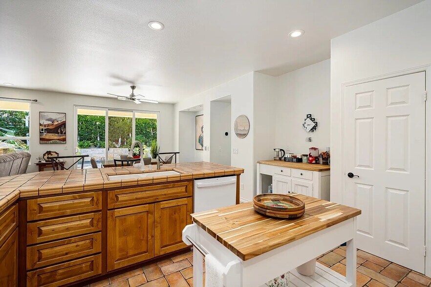 Building Photo - 60755 Living Stone Dr