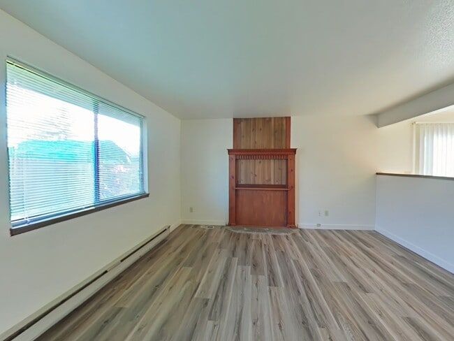 Building Photo - WINTER SPECIAL ~ $645 OFF FIRST MONTH RENT