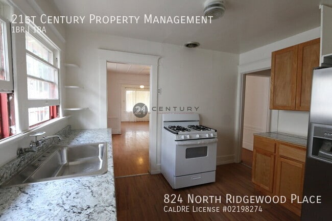 Building Photo - 824 N Ridgewood Pl