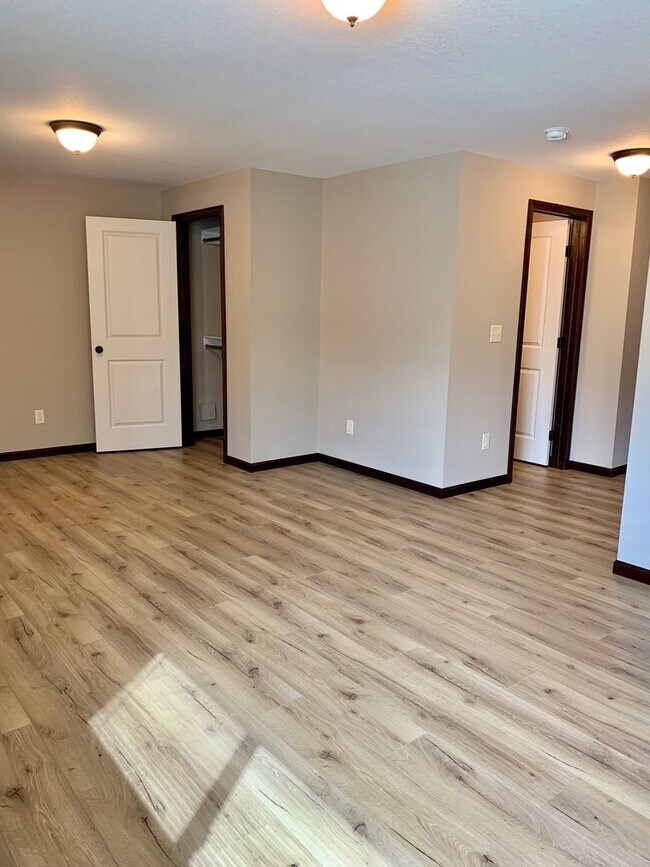 Building Photo - 8712 E Harry St