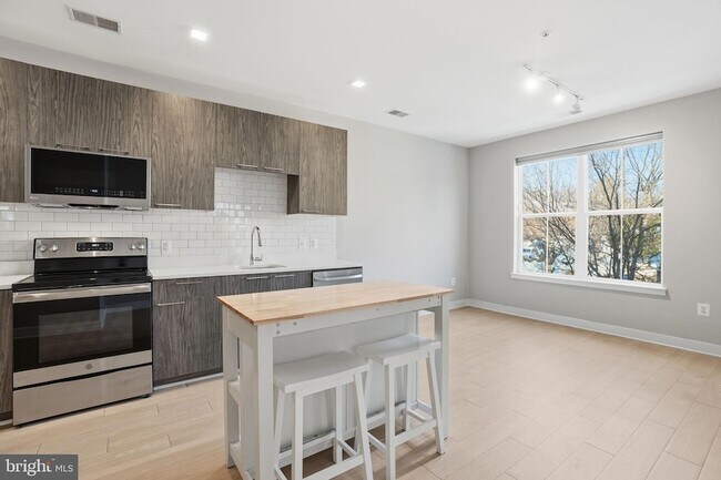 Building Photo - 989 S Buchanan St