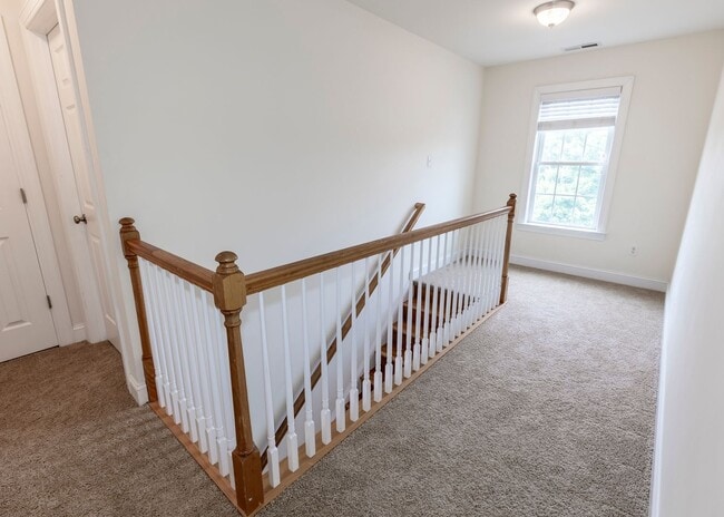 Building Photo - Huge house with vaulted ceilings and fenced in rear yard