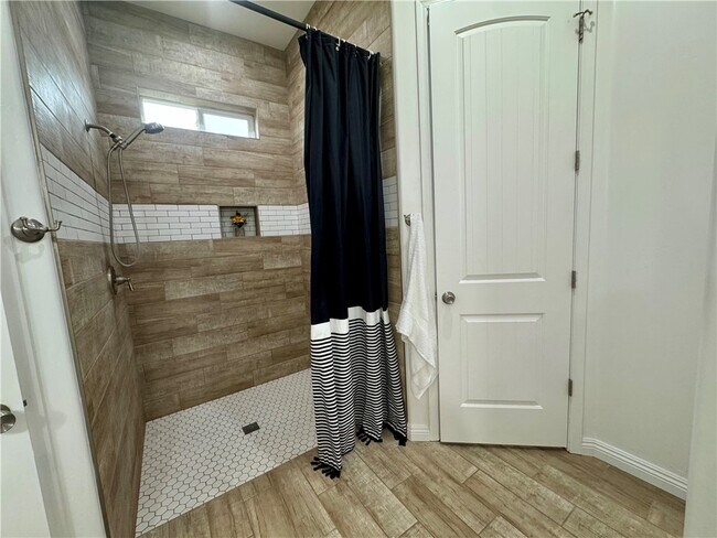 Building Photo - 2225 Moonridge Ln