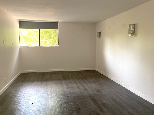 Building Photo - 10535 Wilshire Blvd