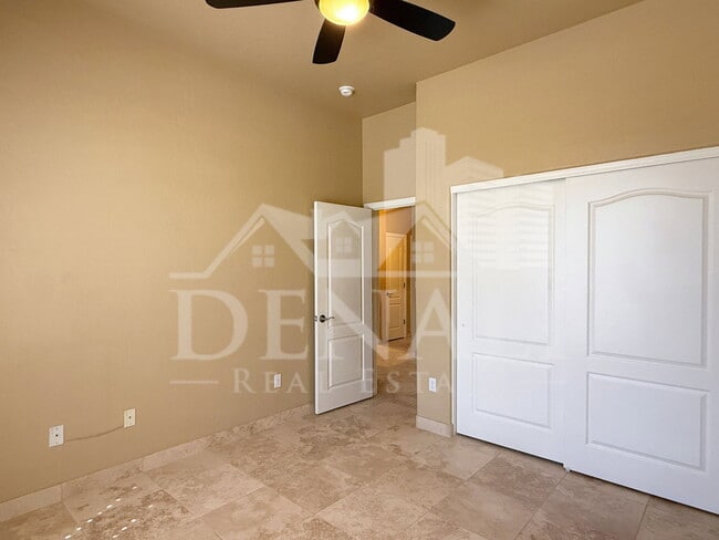 Building Photo - 3533 N Desert Oasis