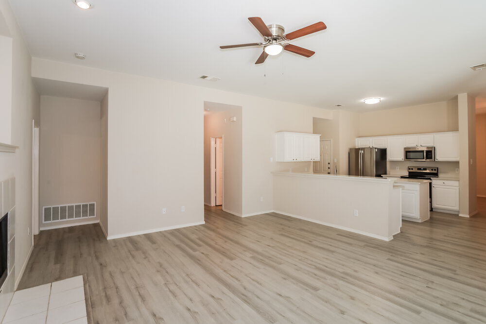 Building Photo - 240 Creekview Dr