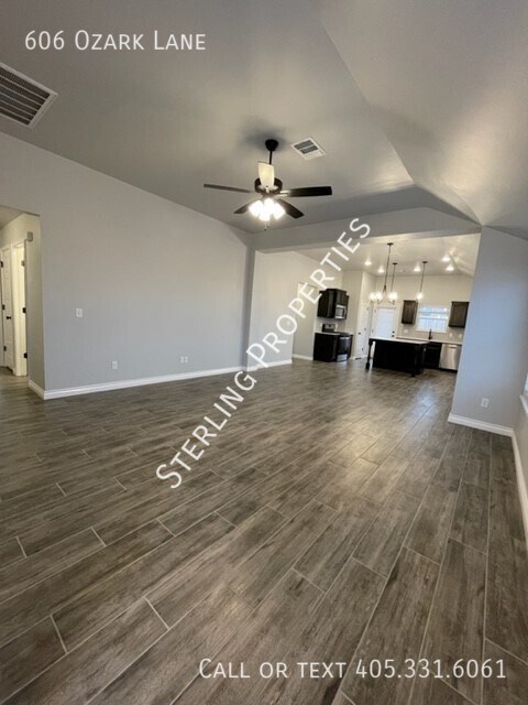 Building Photo - 606 Ozark Ln