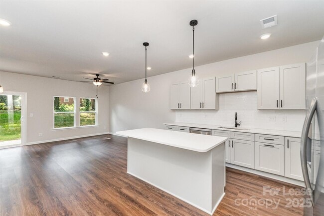 Building Photo - 3715 Davis Ave