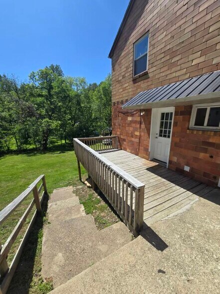 Building Photo - 340 Blackburn Ave