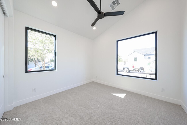 Building Photo - 6329 N 10th Dr