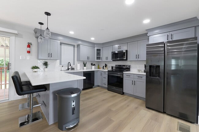 Building Photo - 5912 36th Ave