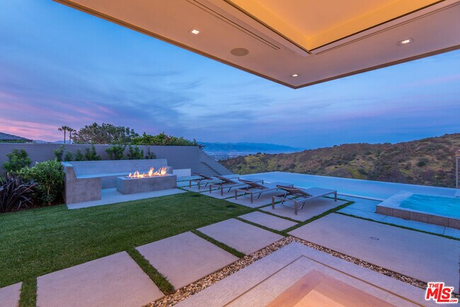 Building Photo - 3642 Beverly Ridge Dr