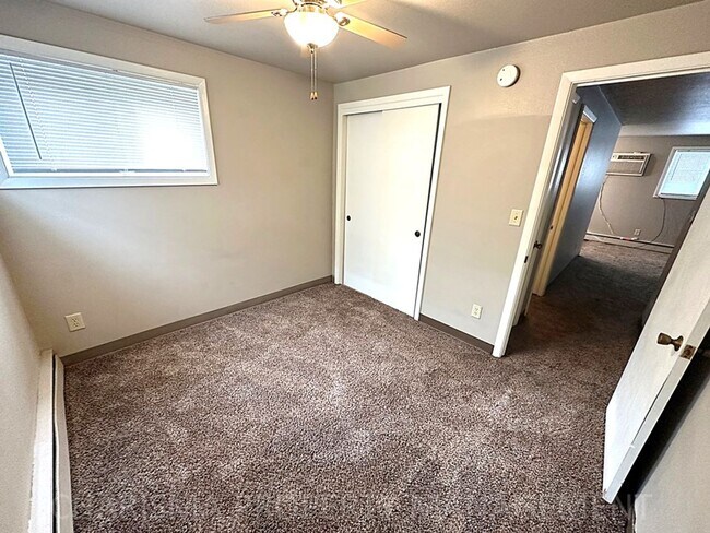 Building Photo - 2 BD, 1 BA LOCATED NEAR DOWNTOWN SIOUX FALLS