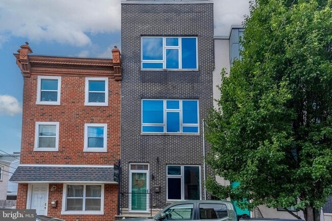 Building Photo - 719 E Thompson St