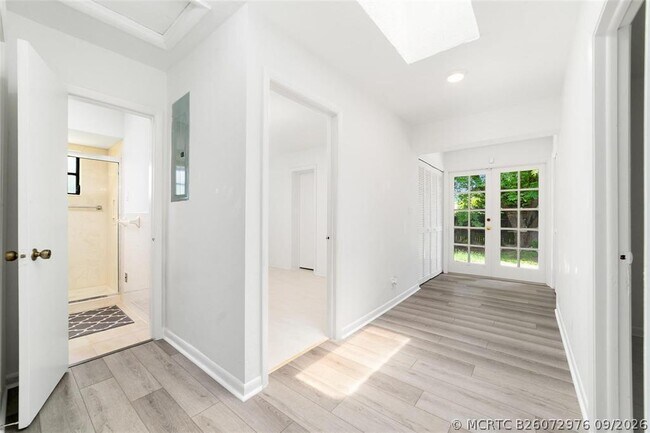 Building Photo - 1273 NE 37th St