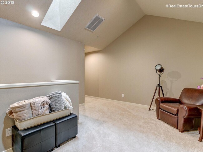 Building Photo - Amazing Location in NW Portland! Gorgeous 2 BD Townhome in Arbor Parc!