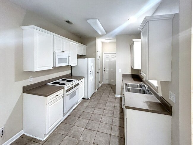 Building Photo - 125 Oxmoor Dr