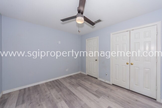 Building Photo - 6001 Pinwood Cir