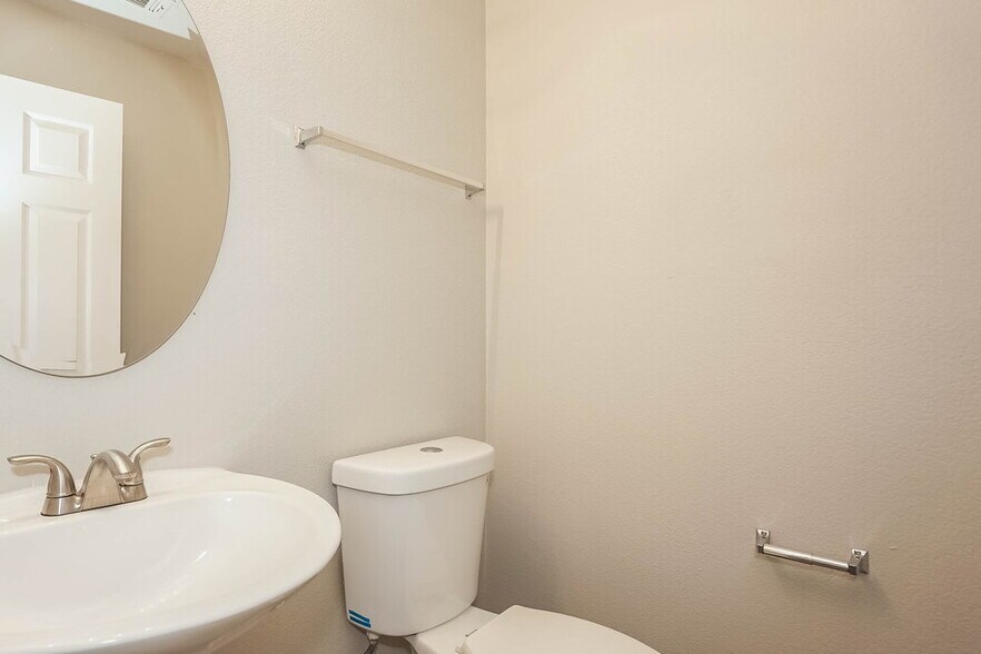 Building Photo - 9524 Friant St