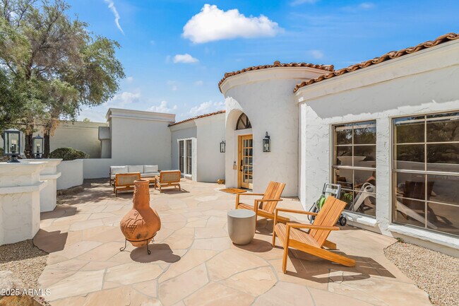 Building Photo - 6701 E San Miguel Ave