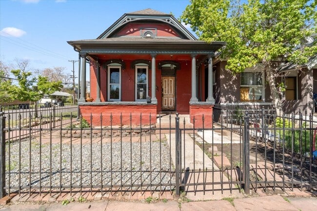 Building Photo - 1103 Lipan St