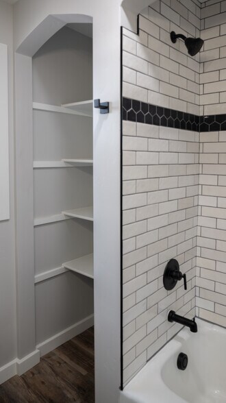 Building Photo - 920 9th St