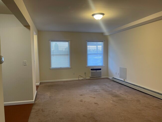 Building Photo - 152 Undercliff Ave