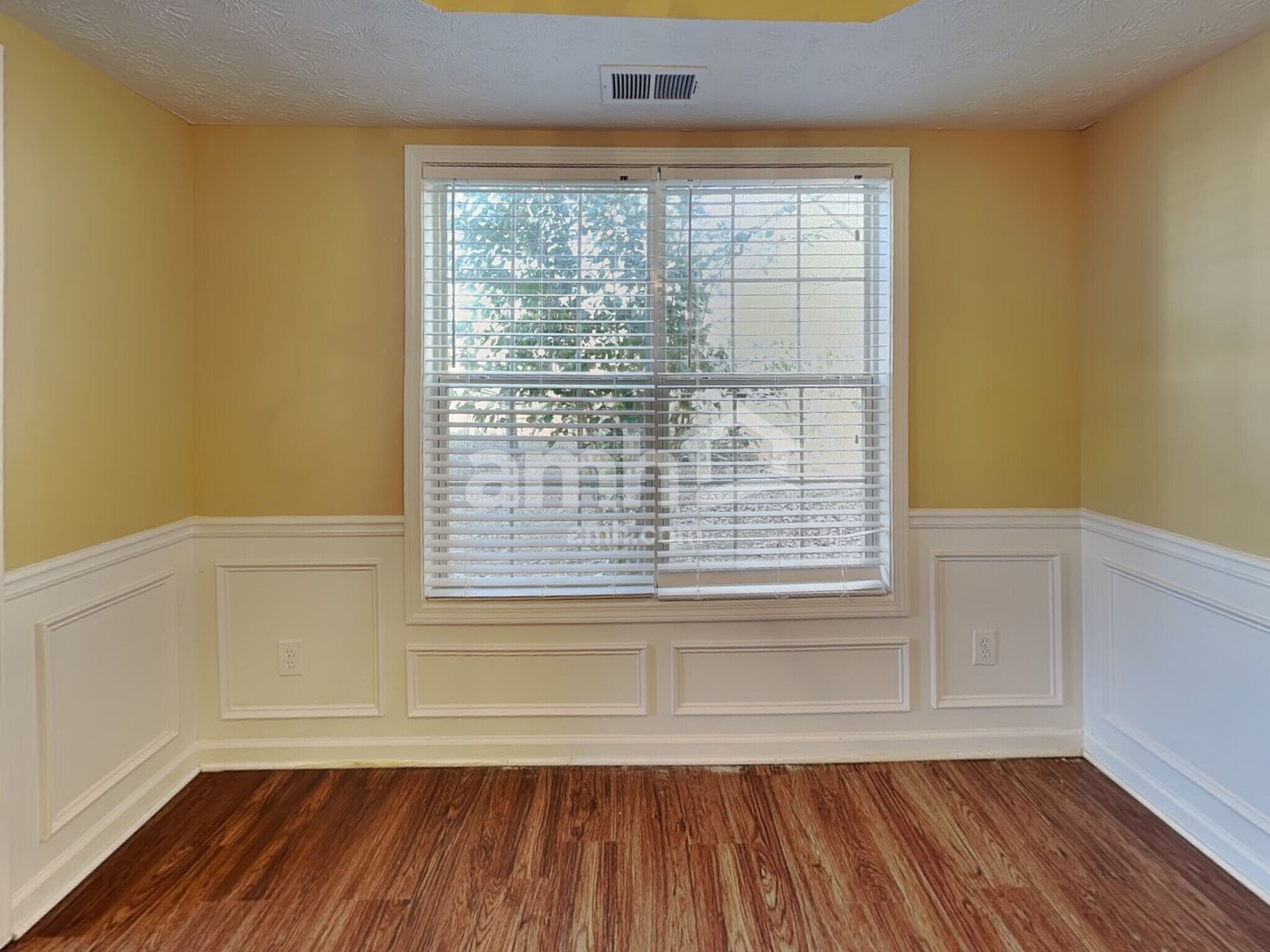 Building Photo - 2041 Vintage Oaks Dr